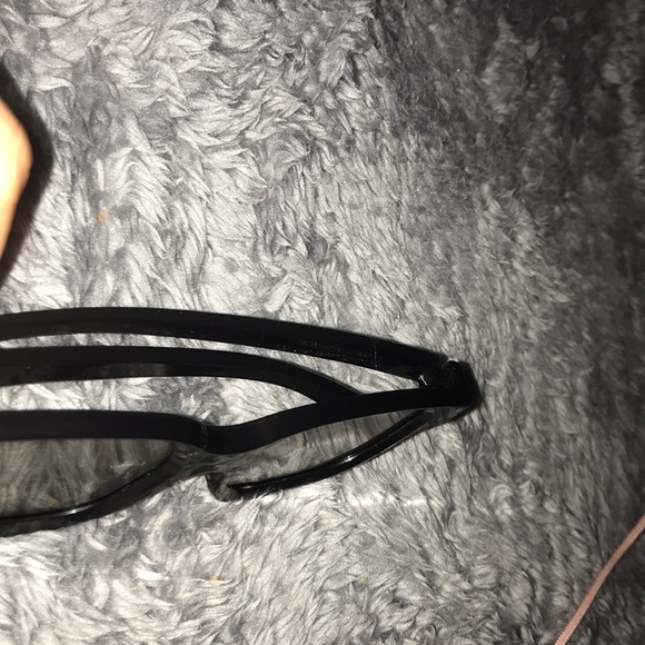 Glasses - Picture 2 of 4